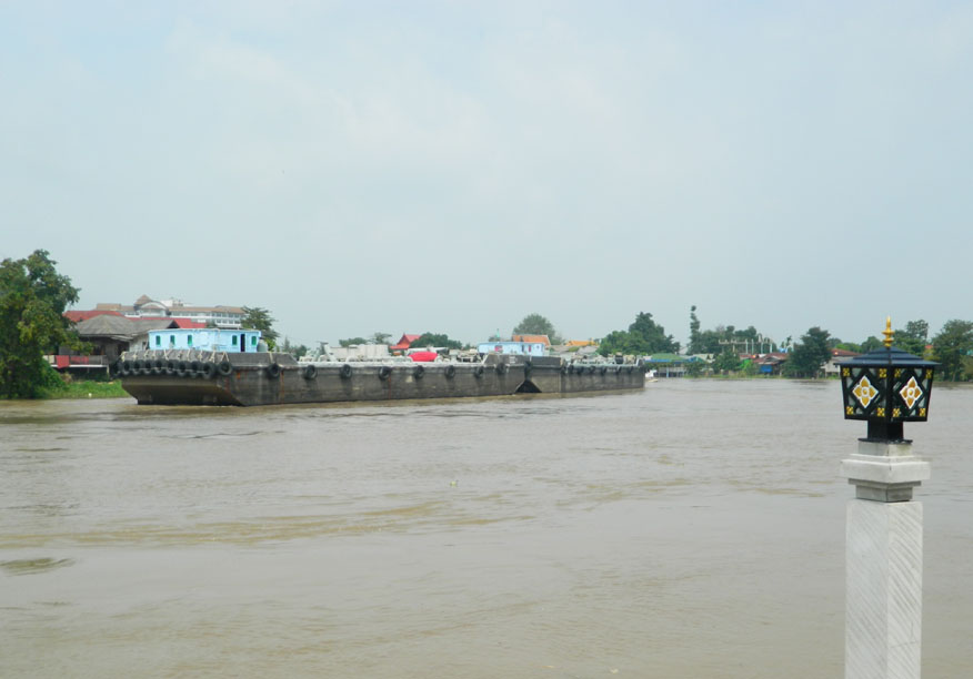 Cargo barge on the Chao Phraya River