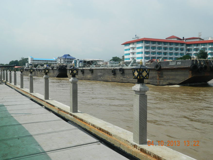 Chao Phraya river transport at Ayutthaya