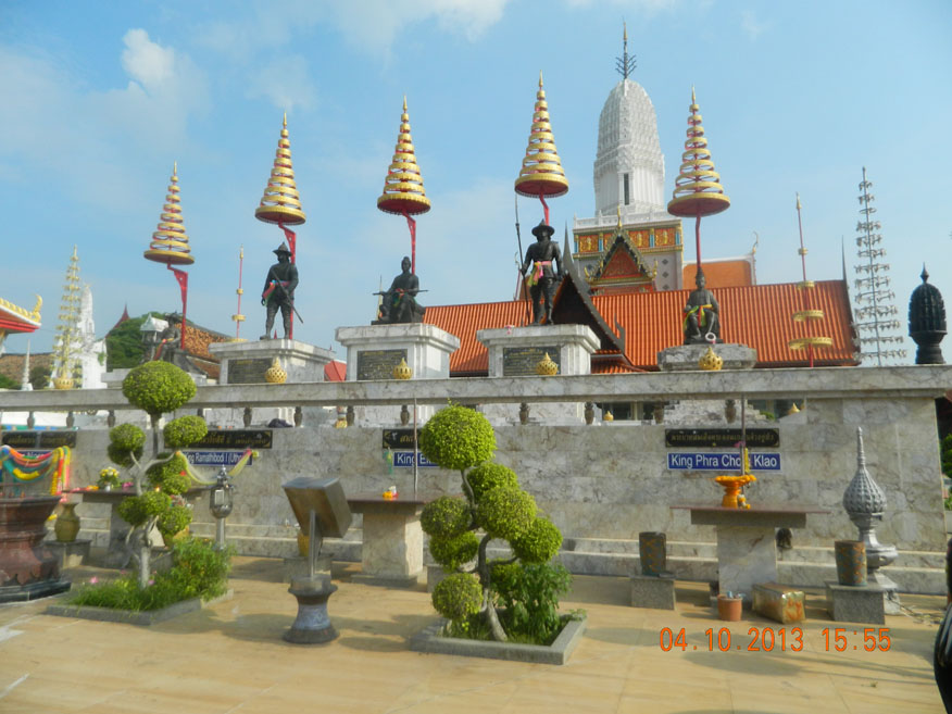 Kings' Memorial at Wat Phutthaisawan