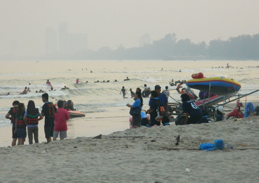 Late afternoon activity on Cha-Am beach.