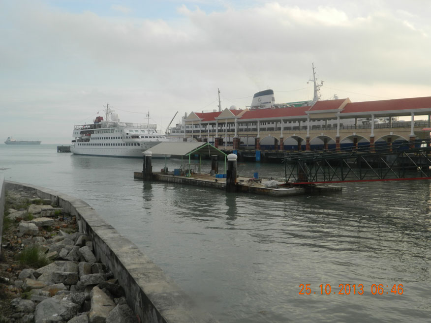 Cruise liners at Swettenham Quay