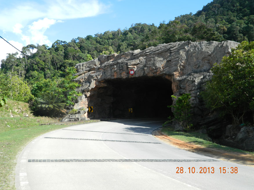 Stone tunnel, Detai Bay