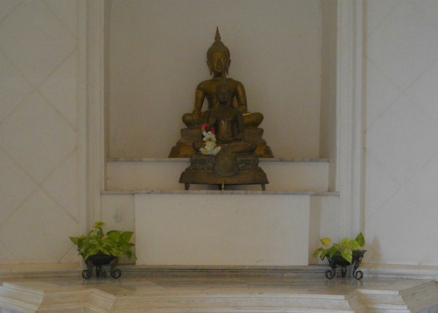inside Wat Asdangkhanimitr