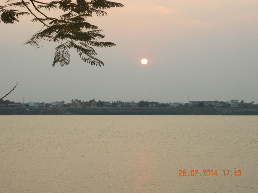 Setting sun over Nakhon Phanom, view from Thakhek