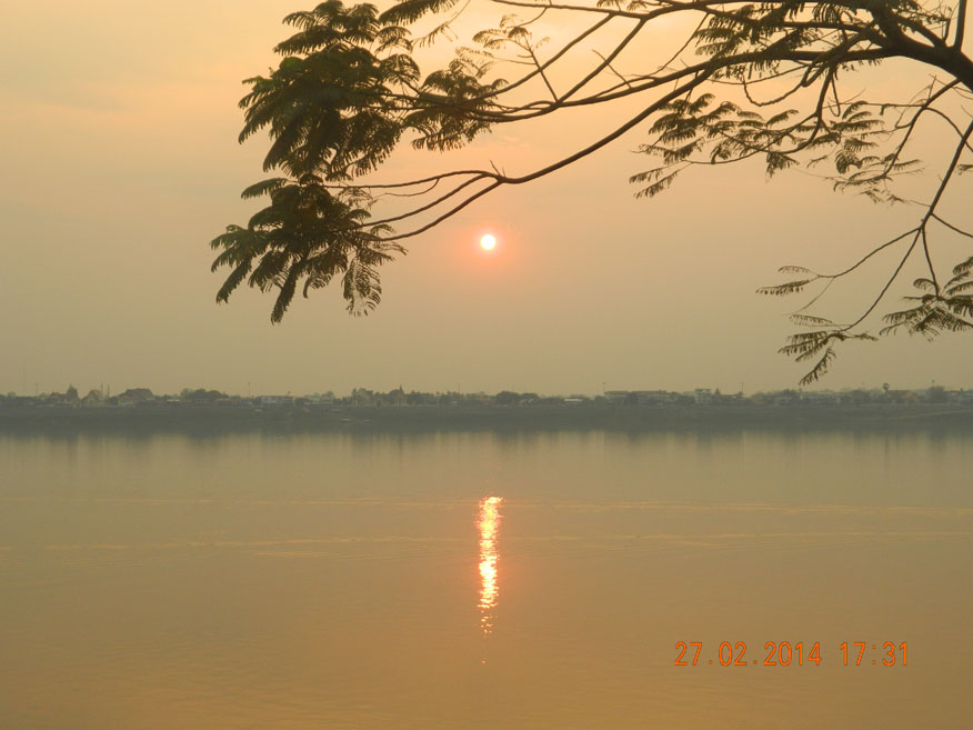 Mekong Sunset, Thakhek