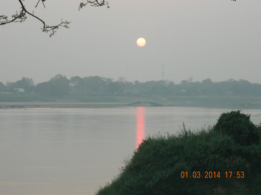 Mekong Sunset, Pakxan