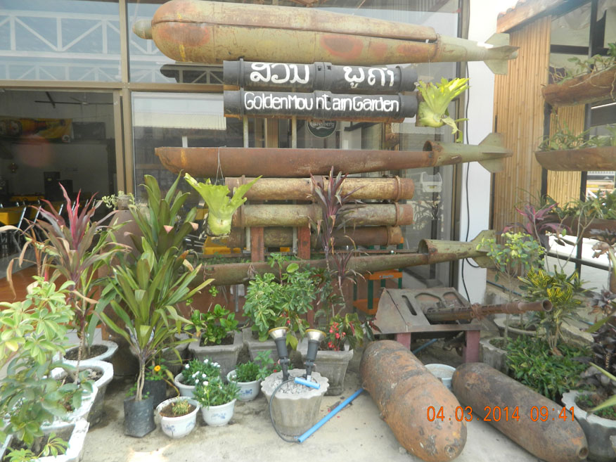 More war scrap, Phoukham Resort