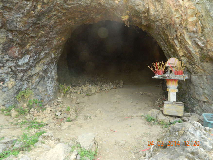 Limestone Cave entrance, Jar Site 1 Phonsavan