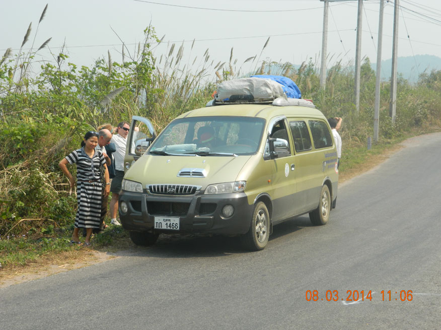 Phonsavan to Vang Vieng transport, a comfort stop