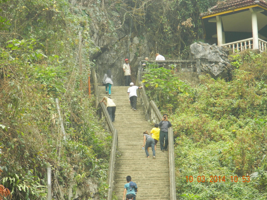 Ascent to Xang Cave, Vang Vieng