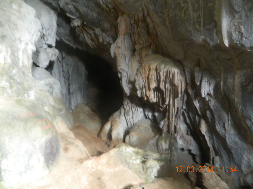 Inside Pou Kham Cave, Vang Vieng