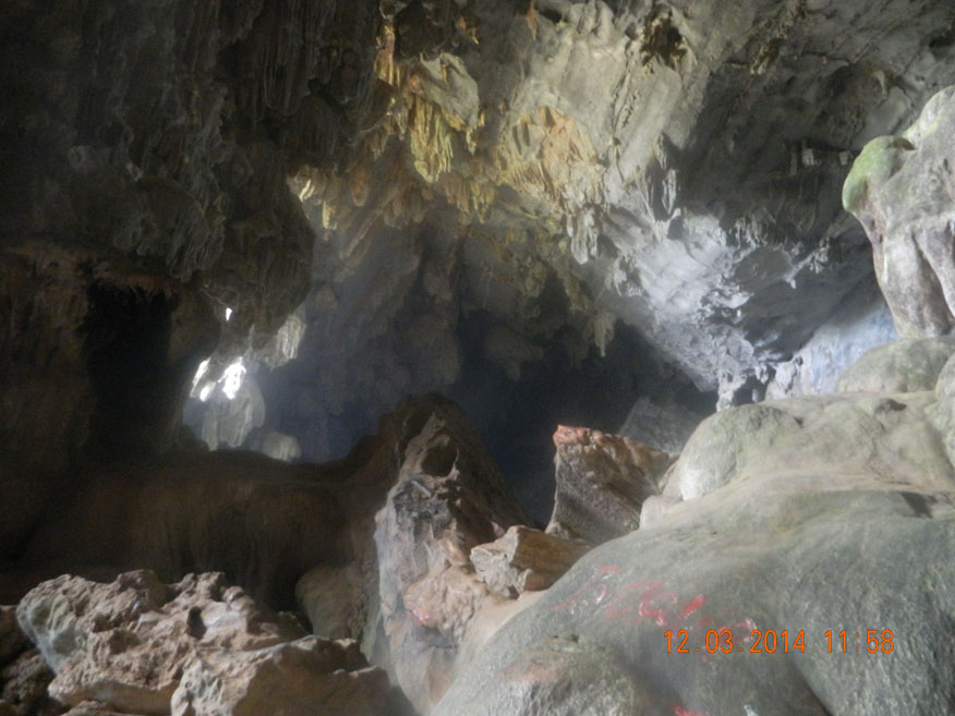 Inside Pou Kham Cave, Vang Vieng