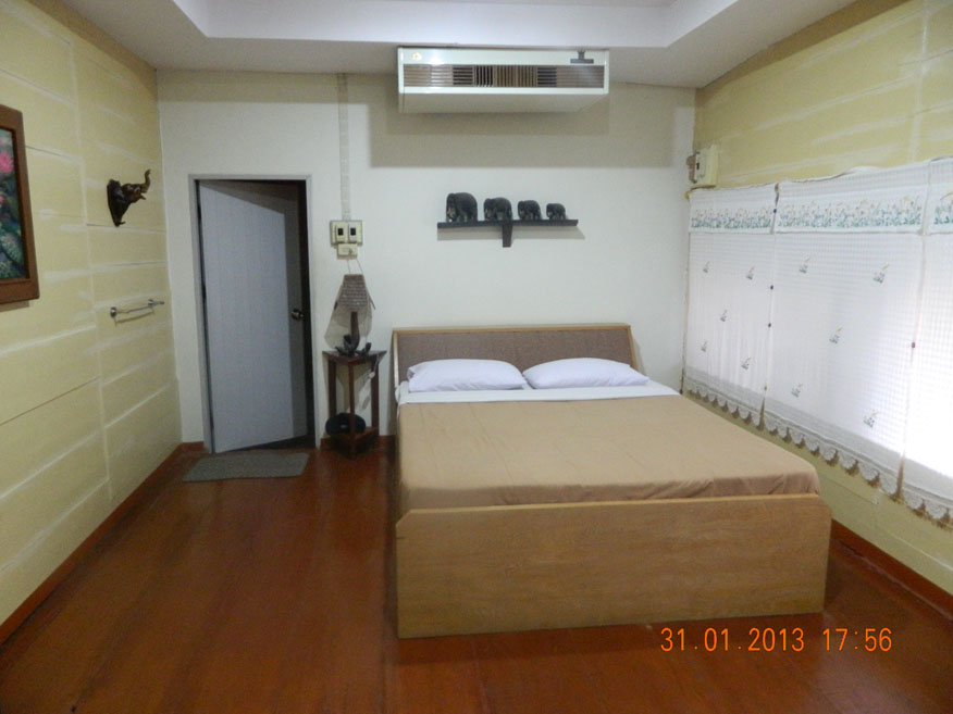 In Town Home air-conditioned room, Lampang