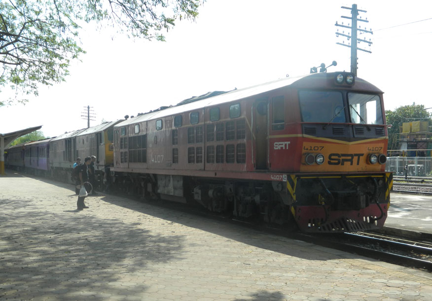 Connection of an extra locomotive for the steep section of line to Chiang Mai