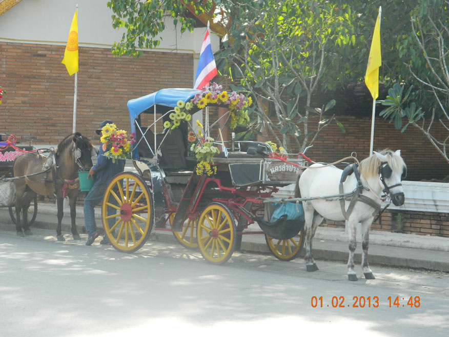 'roht mah' (horse carriage)