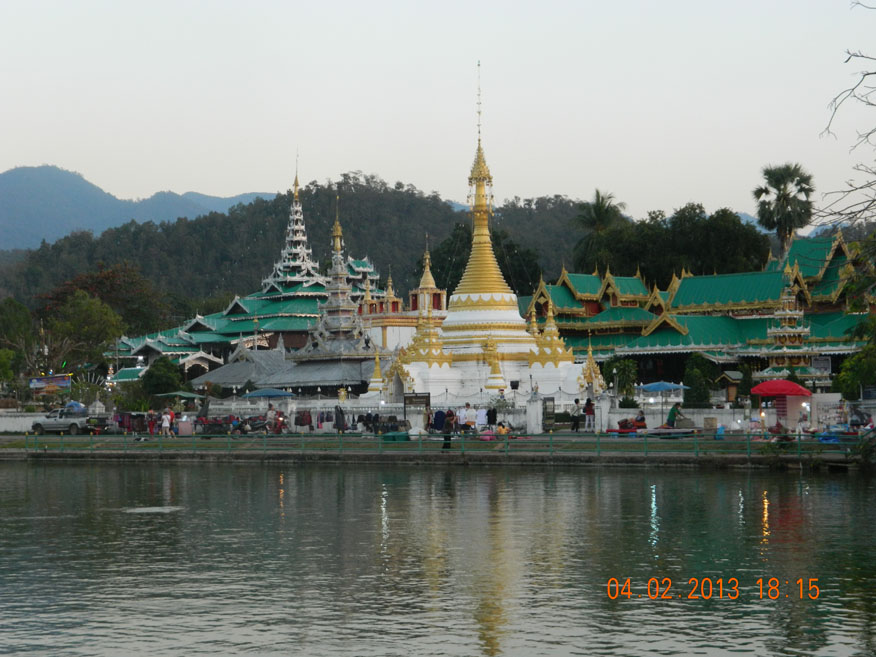 Wat Chong Kham and Wat Chong Klang beside the lake in the centre of Mae Hong Son.
