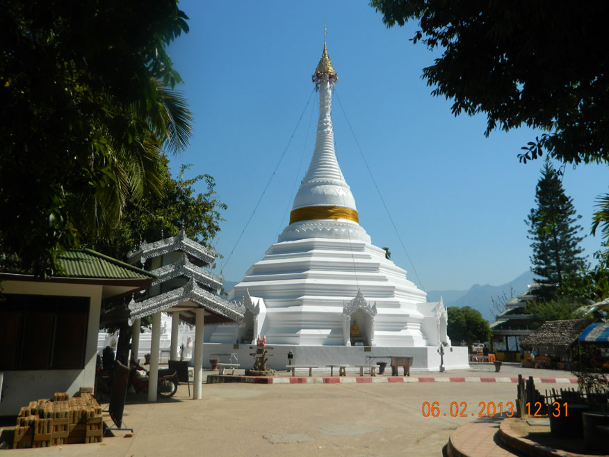 One of the chedis at the hill temple, Wat Phrathat Doi Kong Mu.