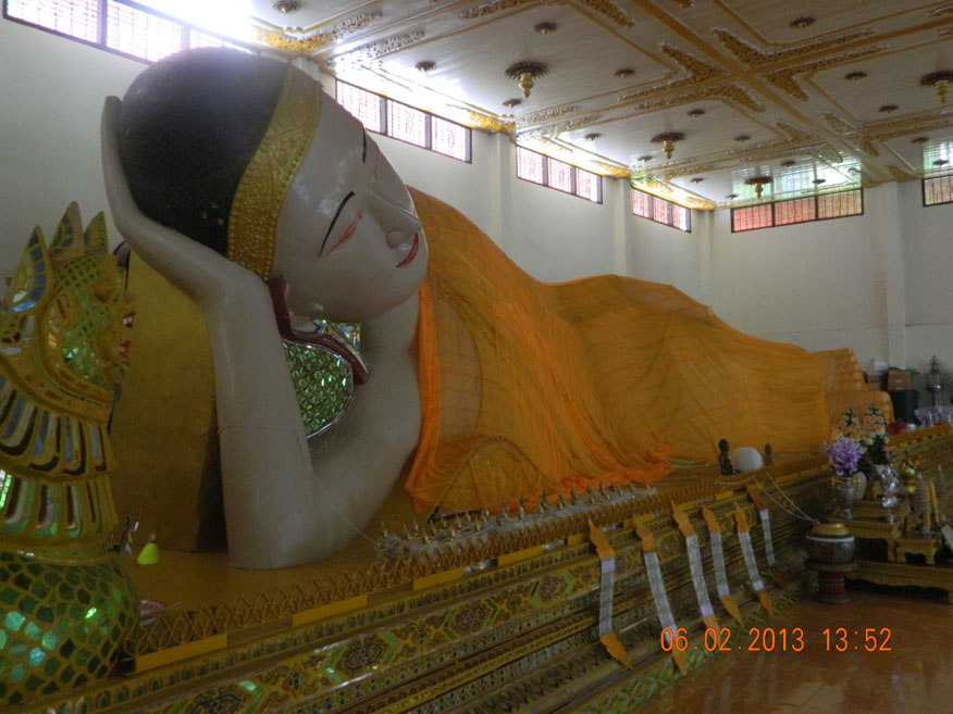 The reclining Buddha at Wat Phra Non.