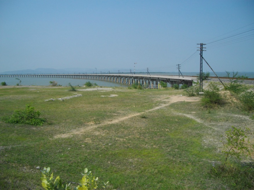concrete rail bridge at Khok Salung