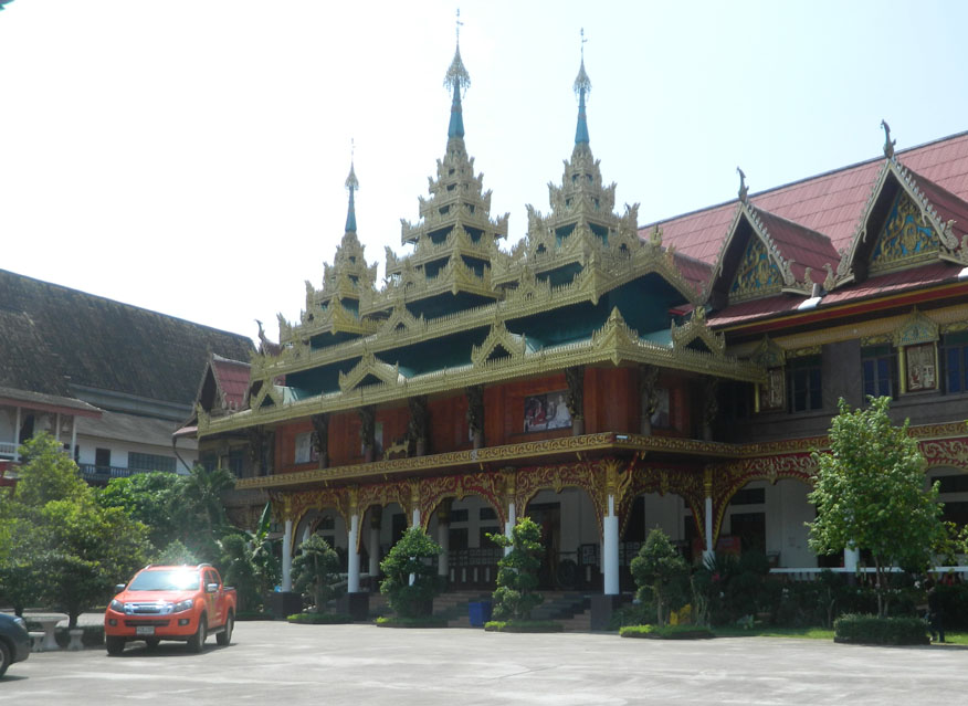 Luang Phor Uttama Mausoleum at Wat Wang Wiwekaram